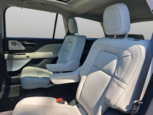 Used 2025 Lincoln Aviator Reserve w/ Equipment Group 201A AWD/4WD image 36