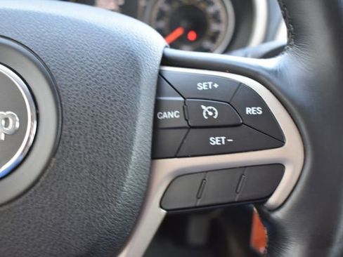 Used 2015 Jeep Cherokee Latitude w/ Cold Weather Group AWD/4WD image 24