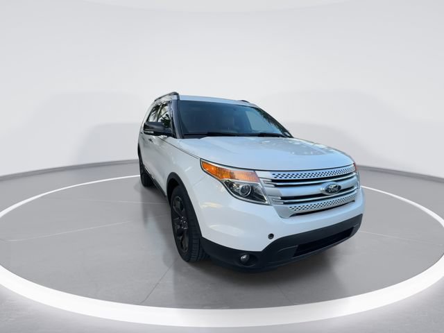 Used 2014 Ford Explorer XLT w/ Equipment Group 202A AWD/4WD image 2