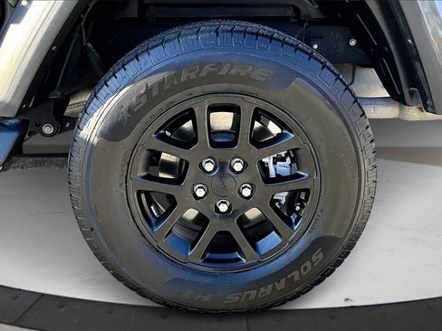 Certified 2023 Jeep Gladiator Overland image 34