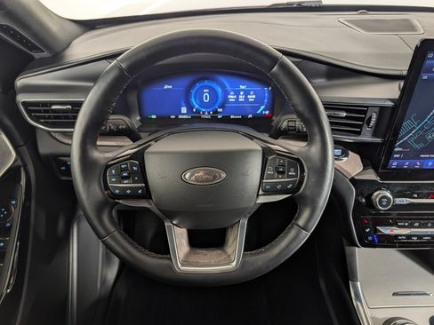Certified 2023 Ford Explorer Platinum w/ Technology Package AWD/4WD image 19