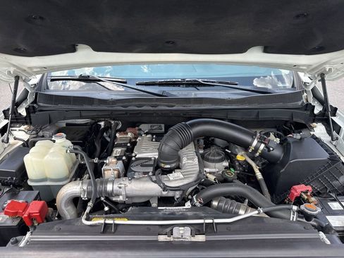 Used 2018 Nissan Titan PRO-4X w/ Pro-4x Convenience Package AWD/4WD image 10