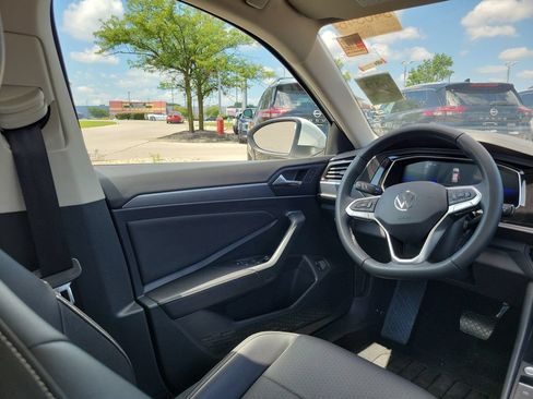 Used 2023 Volkswagen Jetta SE w/ Panoramic Sunroof Package FWD image 5