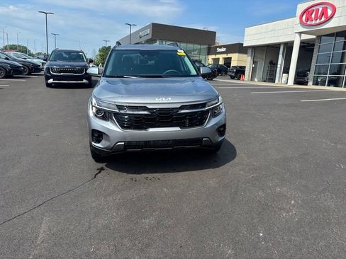 Certified 2024 Kia Seltos X-Line AWD/4WD image 2