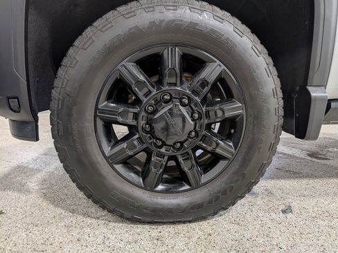 Used 2025 GMC Sierra 2500 AT4 w/ AT4 Premium Plus Package image 11