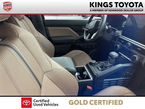 Used 2025 Toyota 4Runner Limited AWD/4WD image 8