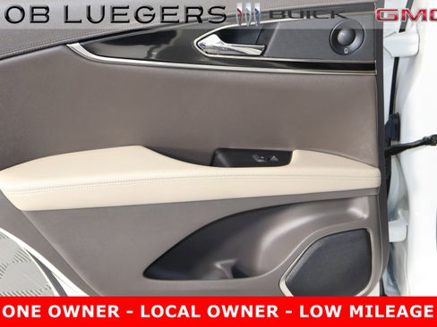 Used 2021 Lincoln Nautilus Reserve image 12