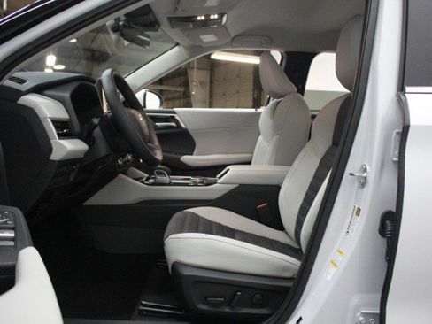 New 2026 Mitsubishi Outlander SE image 6