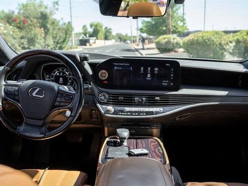 Used 2022 Lexus LS 500 w/ Luxury Package RWD image 18