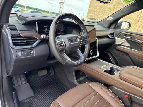 Used 2026 GMC Acadia Denali Ultimate w/ LPO, Floor Liner Package AWD/4WD image 17
