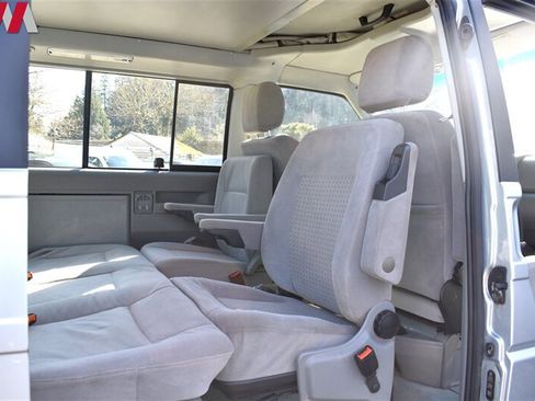 Used 2002 Volkswagen Eurovan MV FWD image 25