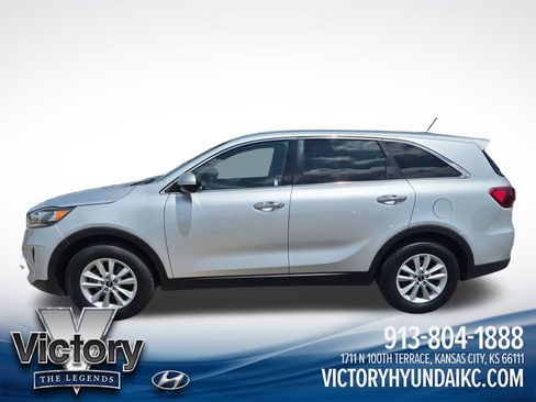 Used 2019 Kia Sorento L FWD image 2