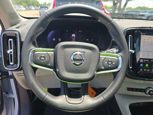 Used 2026 Volvo XC40 B5 Plus AWD/4WD image 4