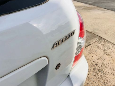 Used 2010 Hyundai Accent GS image 11