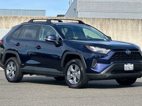 Certified 2022 Toyota RAV4 XLE w/ Convenience Package image 5