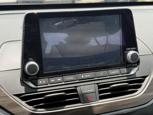 Used 2025 Nissan Altima 2.5 SV FWD image 22