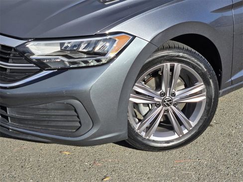Used 2022 Volkswagen Jetta SE image 9