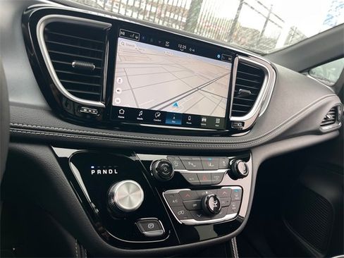 New 2026 Chrysler Pacifica Limited w/ S Appearance Package image 15