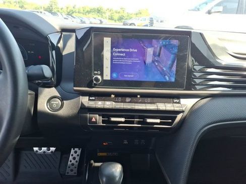 Used 2025 Toyota Camry SE FWD image 10