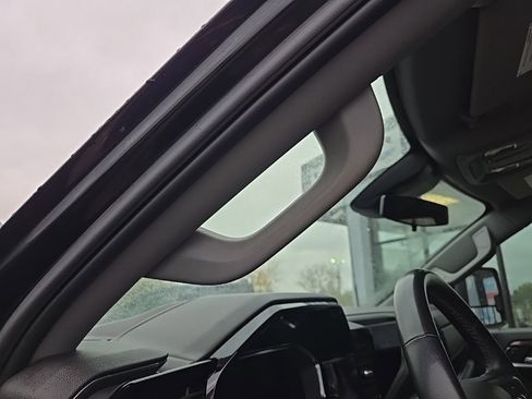 Used 2024 Chevrolet Silverado 2500 LT image 48