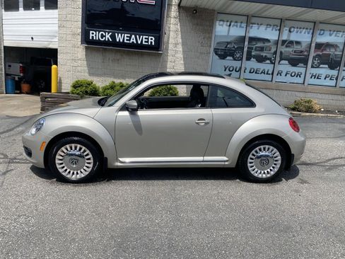 Used 2013 Volkswagen Beetle 2.5 FWD image 4