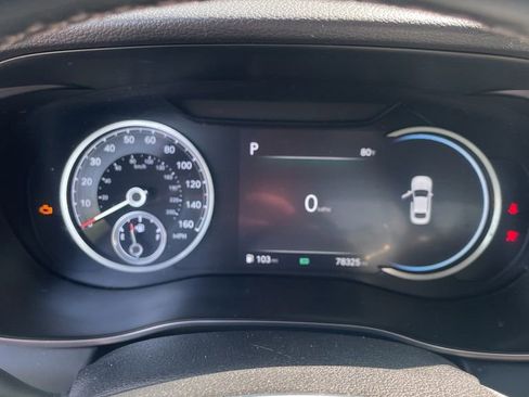 Used 2022 Genesis G70 2.0T image 4