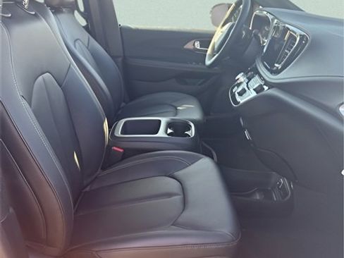 New 2026 Chrysler Pacifica Select image 23