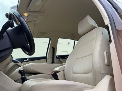 Used 2017 Volkswagen Tiguan S image 9