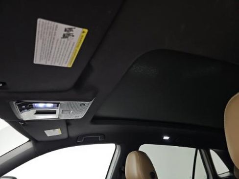Used 2024 Volkswagen Atlas Cross Sport SE w/ Panoramic Sunroof Package FWD image 8