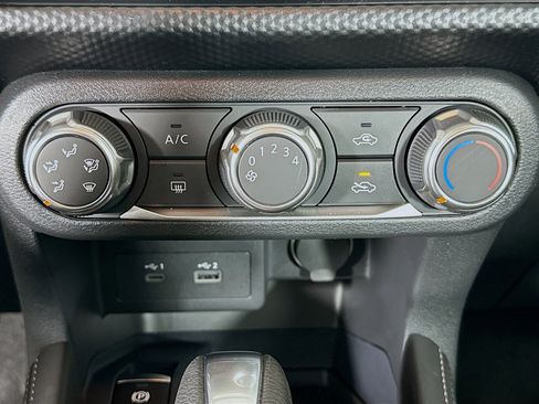 Used 2024 Nissan Kicks SV image 23