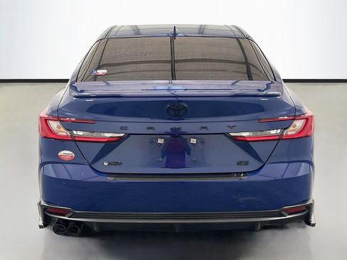 Used 2025 Toyota Camry SE w/ Convenience Package FWD image 5