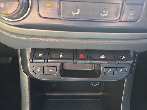 Used 2018 Chevrolet Colorado Z71 AWD/4WD image 32