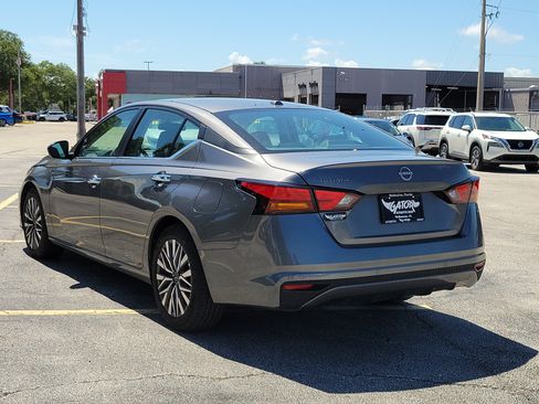 Used 2025 Nissan Altima 2.5 SV FWD image 3