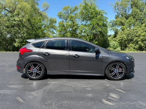 Used 2015 Ford Focus ST FWD image 4