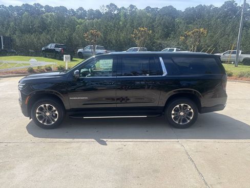 New 2026 Chevrolet Suburban LT w/ Comfort Package RWD image 24