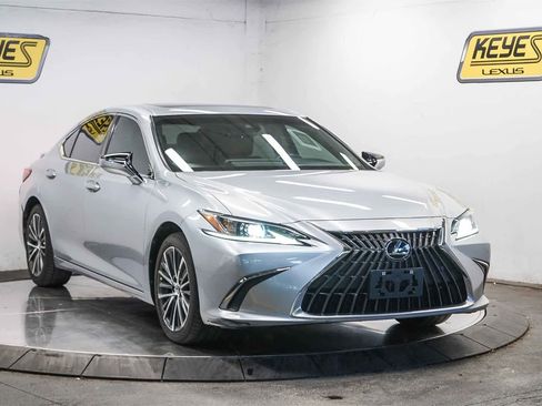 Used 2023 Lexus ES 300h w/ Premium Package image 5