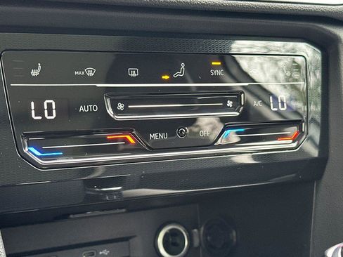 New 2026 Volkswagen Taos SE image 19