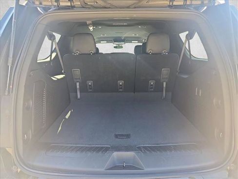 Used 2024 Chevrolet Suburban LS RWD image 6