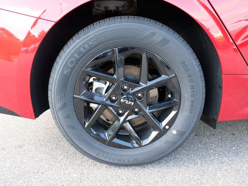 New 2025 Kia K5 LXS image 11