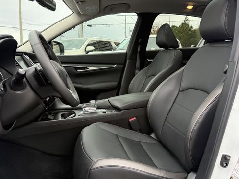 Certified 2025 INFINITI QX50 Luxe image 13