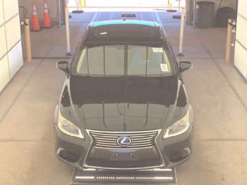 Used 2015 Lexus LS 460 AWD w/ Comfort Package image 2