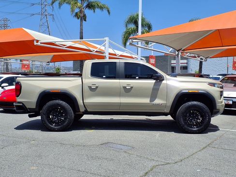 Used 2024 GMC Canyon AT4 w/ AT4 Premium Package AWD/4WD image 3