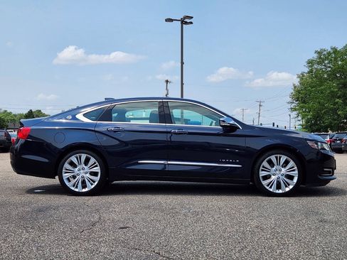 Used 2017 Chevrolet Impala Premier w/ Enhanced Convenience Package FWD image 3