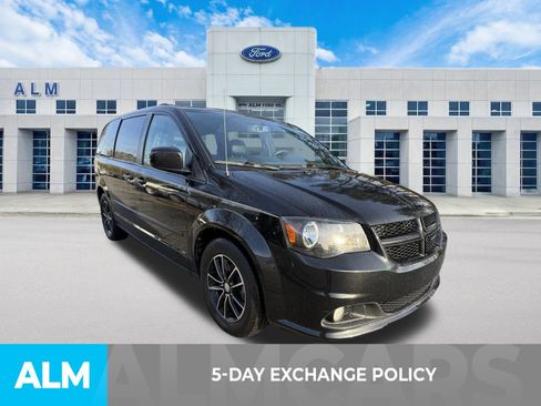 Used 2017 Dodge Grand Caravan GT image 4