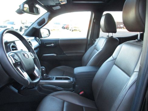 Used 2023 Toyota Tacoma Limited image 11