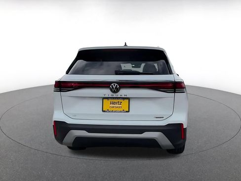 Used 2026 Volkswagen Tiguan SE AWD/4WD image 19