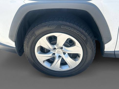 Used 2019 Toyota RAV4 LE FWD image 16