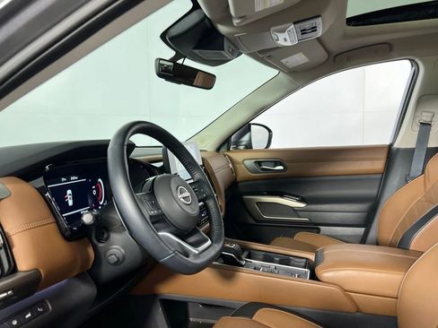 Used 2024 Nissan Pathfinder Platinum w/ Cargo Package image 19