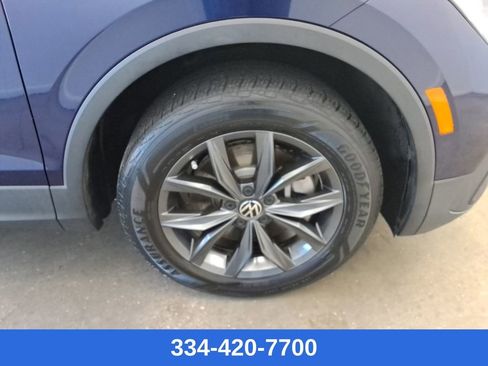 Certified 2022 Volkswagen Tiguan SE image 23