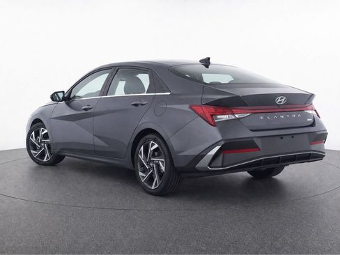 Used 2025 Hyundai Elantra Limited FWD image 3